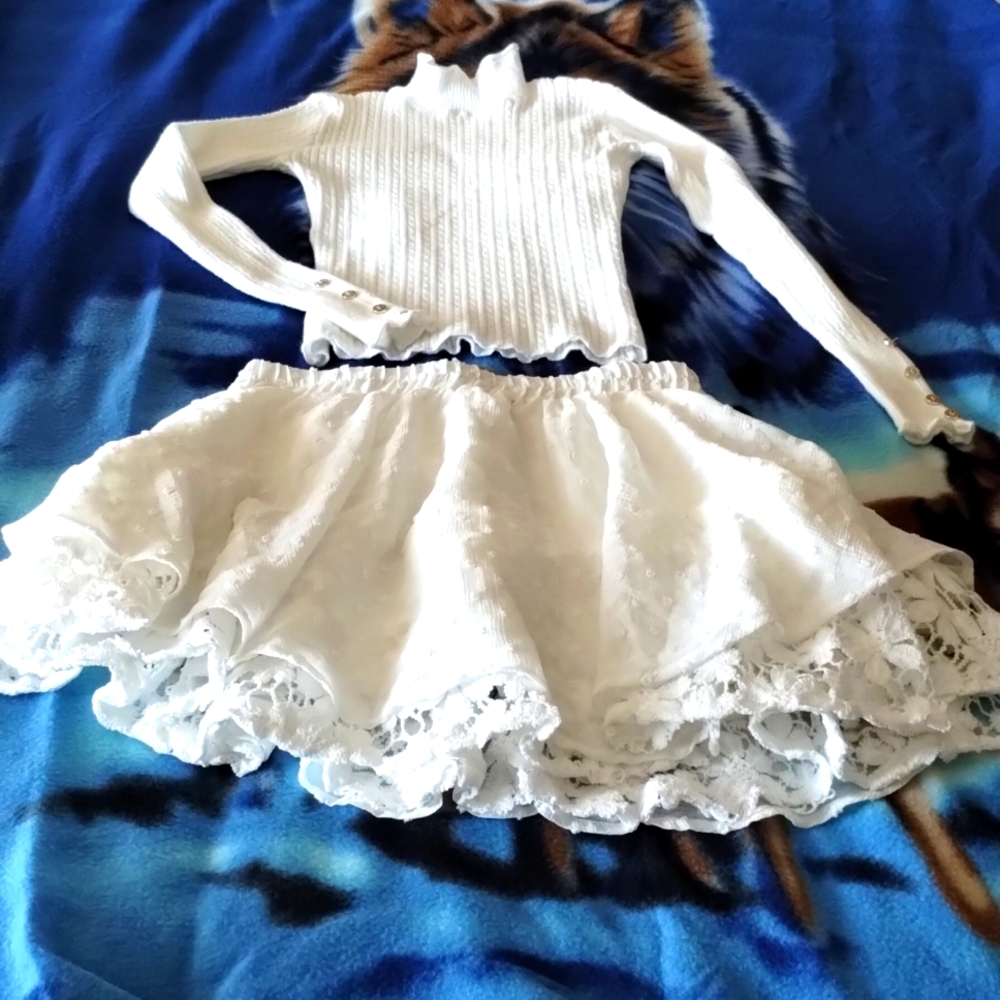 Small White Cream skirt by Fashion Now